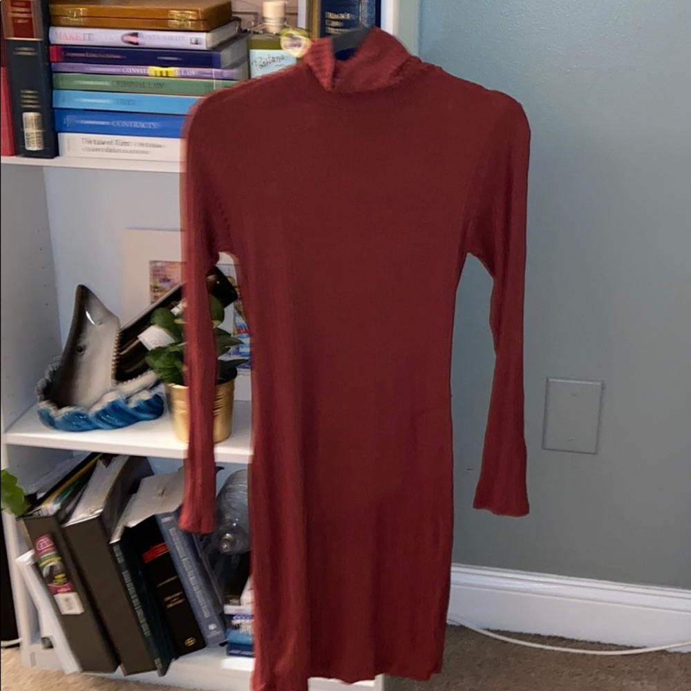Maroon highneck longsleeve backless body on dress
